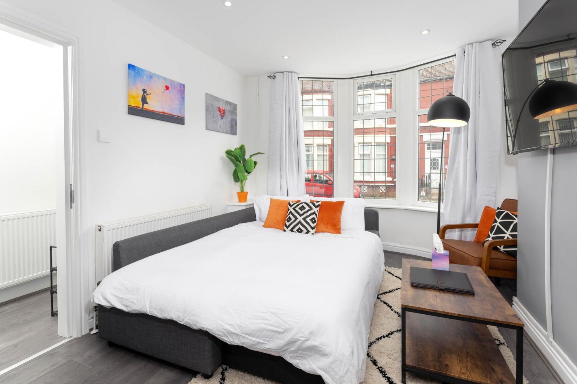 Flatzy - 12 Person Townhouse With Pool Table And Ping Pong Holiday home Liverpool