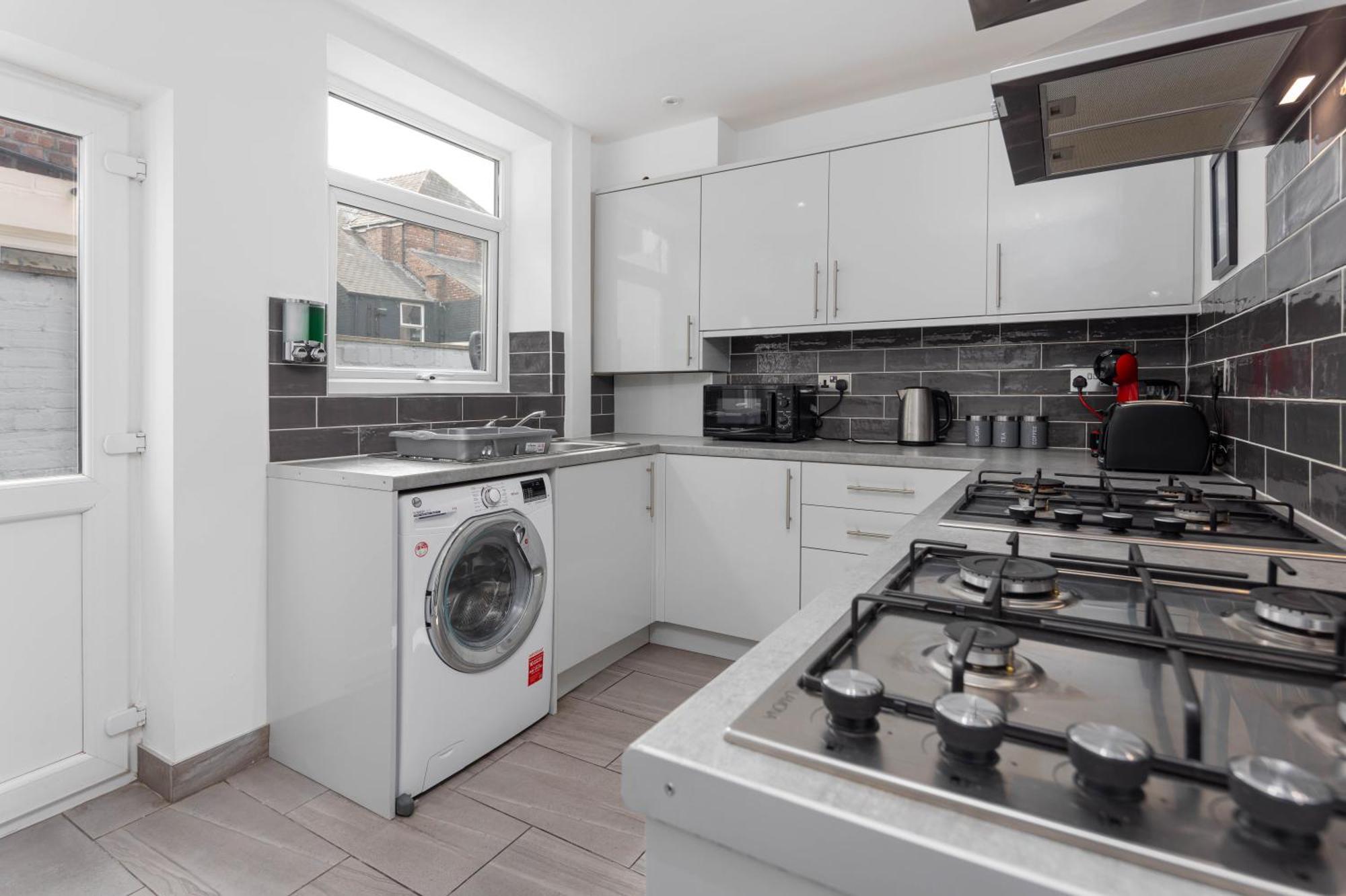 Flatzy - 12 Person Townhouse With Pool Table And Ping Pong Liverpool