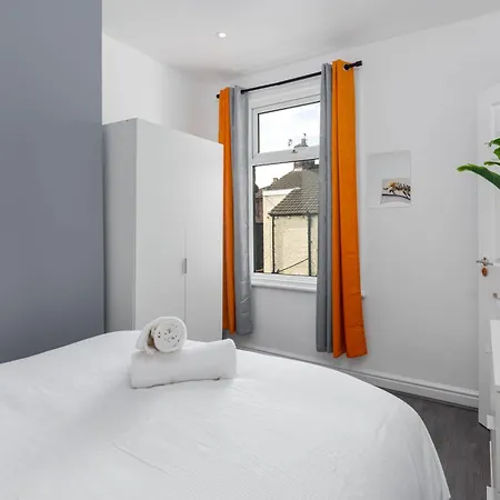Flatzy - 12 Person Townhouse With Pool Table And Ping Pong Villa Liverpool Exterior photo