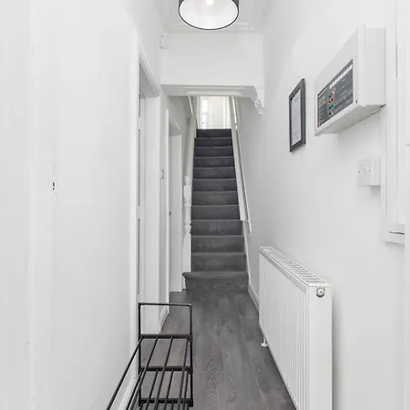 Flatzy - 12 Person Townhouse With Pool Table And Ping Pong Villa Liverpool Exterior photo