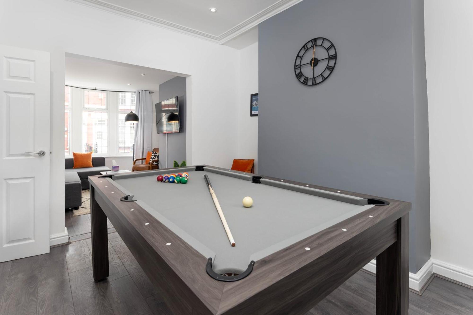Дом отдыха Flatzy - 12 Person Townhouse With Pool Table And Ping Pong