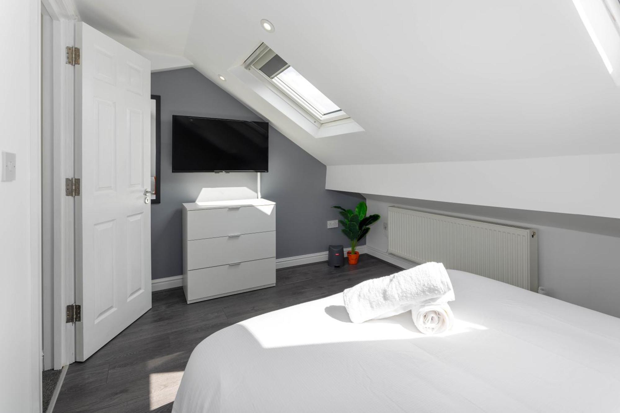 Дом отдыха Flatzy - 12 Person Townhouse With Pool Table And Ping Pong